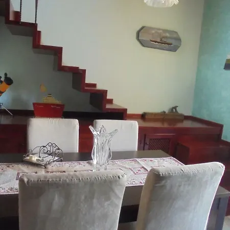 Сasa de vacaciones Hillsidehouse